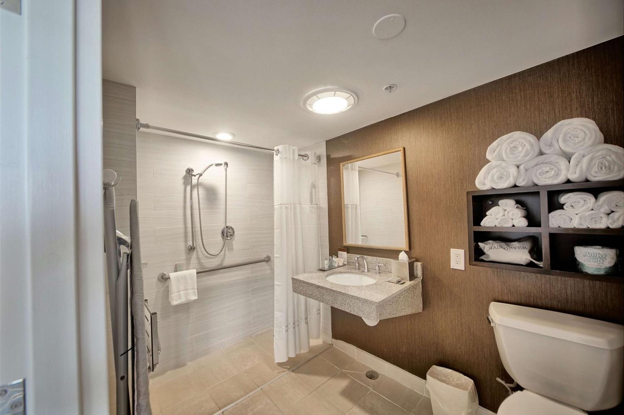 Queen Room with Roll-In Shower - Hearing/Mobility Accessible